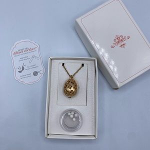 Perfume diffuser necklace